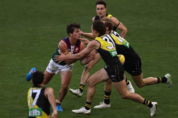 Lachie Shultz of the Dockers handballs during the round 20 AFL match between Fremantle Dockers and Richmond Tigers at Optus Stadium on August 01,...