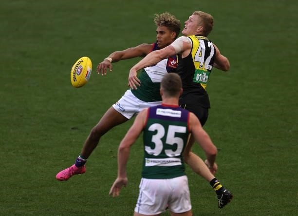 Liam Henry of the Dockers and Ryan Garthwaite of the Tigers contests for the ball during the round 20 AFL match between Fremantle Dockers and...