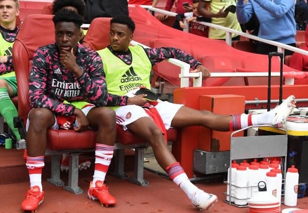 Arsenal substitutes Sambi and Joe Willock before the pre season friendly between Arsenal and Chelsea at Emirates Stadium on August 01, 2021 in...