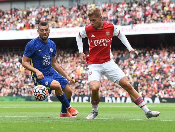 Emile Smith Rowe of Arsenal takes on Mateo Kovacic of Chelsea during the pre season friendly between Arsenal and Chelsea at Emirates Stadium on...