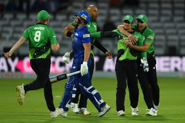 Quinton de Kock of Southern Brave celebrates with team mates after running out Blake Cullen of London Spirit during The Hundred match between London...