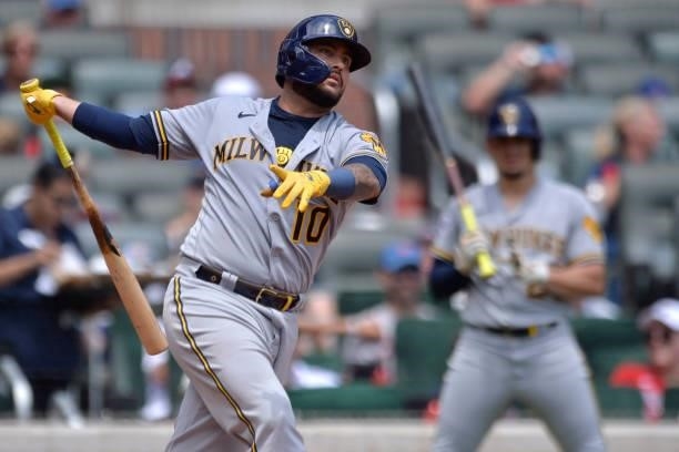 Omar Narváez of the Milwaukee Brewers bats during a game against the Atlanta Braves at Truist Park on August 1, 2021 in Atlanta, Georgia.