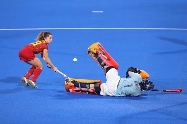 Madeleine Claire Hinch of Team Great Britain makes a save as Georgina Oliva Isern of Team Spain fails to score their team's third penalty in the...