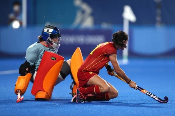 Beatriz Perez Lagunas of Team Spain misses their team's fourth penalty in the penalty shootout as Madeleine Claire Hinch of Team Great Britain...