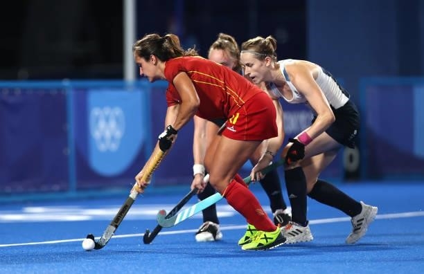 Lola Riera Zuzuarregui of Team Spain and Elena Sian Rayer of Team Great Britain battle for the ball during the Women's Quarterfinal match between...