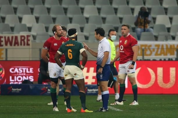 Referee Ben O'Keefe talks to British & Irish Lions captain Alun Wyn Jones and South Africa captain Siya Kolisi during the second test between South...