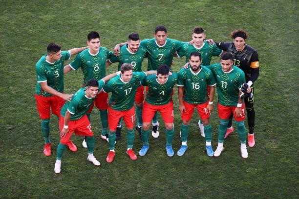 Players of Team Mexico pose for a team photograph prior to the Men's Football Semi-final match between Mexico and Brazil on day eleven of the Tokyo...