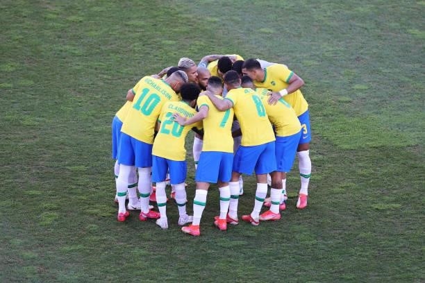 Players of Team Brazil form a huddle prior to the Men's Football Semi-final match between Mexico and Brazil on day eleven of the Tokyo 2020 Olympic...