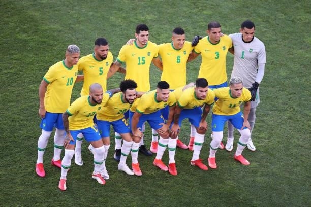 Players of Team Brazil pose for a team photograph prior to the Men's Football Semi-final match between Mexico and Brazil on day eleven of the Tokyo...