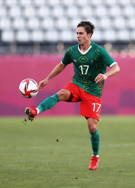 Sebastian Cordova of Team Mexico controls the ball during the Men's Football Semi-final match between Mexico and Brazil on day eleven of the Tokyo...