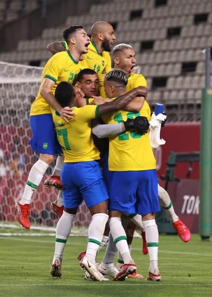 Reinier of Team Brazil celebrates with team mates after scoring their side's winning penalty during the penalty shoot out during the Men's Football...