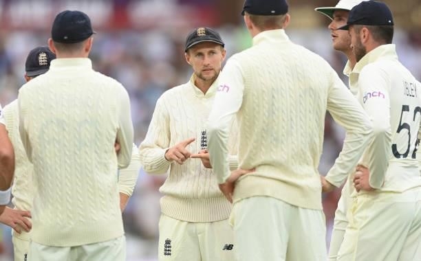 Joe Root of England talks to his team during the 1st LV= Test match between England and India at Trent Bridge on August 04, 2021 in Nottingham,...