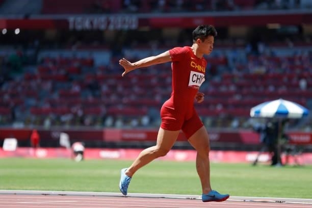 Su Bingtian of Team China prepares before the Men's 4 x 100m Relay Round 1 - Heat 2 on day thirteen of the Tokyo 2020 Olympic Games at Olympic...