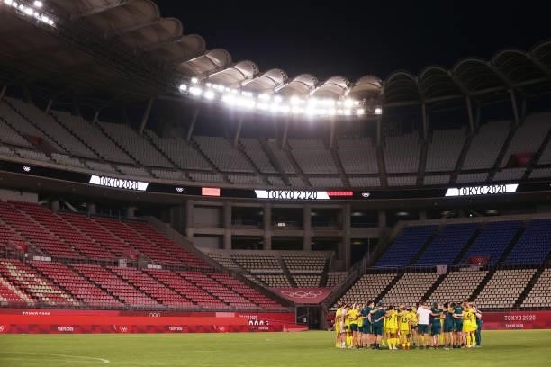 General view inside the stadium as players of Team Australia look dejected as they have a team talk with Tony Gustafsson, Head Coach of Team...