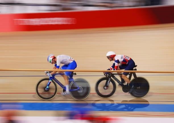 Elia Viviani of Team Italy and Matthew Walls of Team Great Britain sprint during the Men's Omnium points race, 4 round of 4 of the track cycling on...