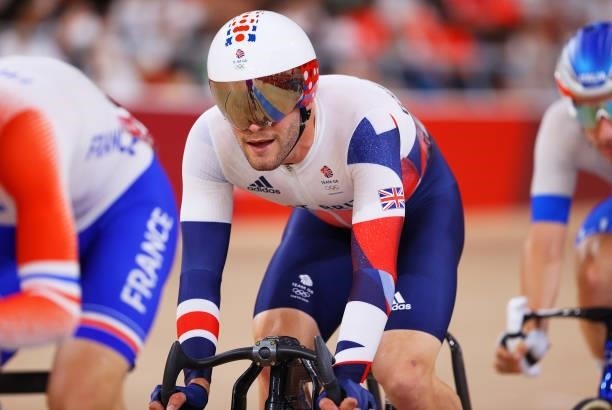 Matthew Walls of Team Great Britain competes during the Men's Omnium points race, 4 round of 4 of the track cycling on day thirteen of the Tokyo 2020...