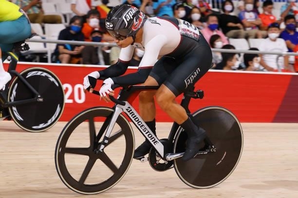 Eiya Hashimoto of Team Japan competes during the Men's Omnium points race, 4 round of 4 of the track cycling on day thirteen of the Tokyo 2020...