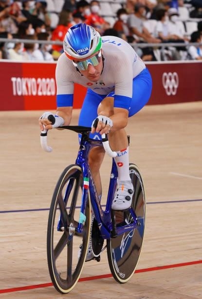 Elia Viviani of Team Italy sprints during the Men's Omnium points race, 4 round of 4 of the track cycling on day thirteen of the Tokyo 2020 Olympic...