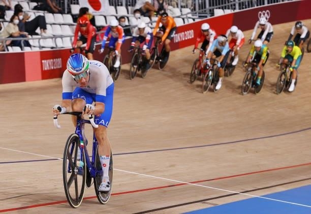 Elia Viviani of Team Italy sprints during the Men's Omnium points race, 4 round of 4 of the track cycling on day thirteen of the Tokyo 2020 Olympic...