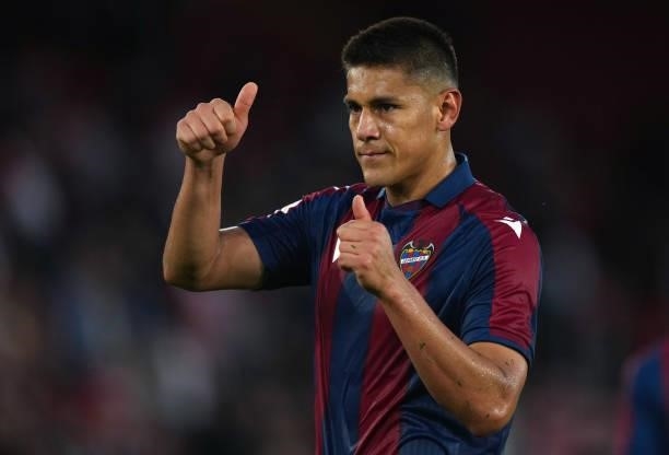 Oscar Duarte of Levante gives the thumbs up at the end of a pre season friendly between Southampton and Levante at St Mary's Stadium on August 04,...