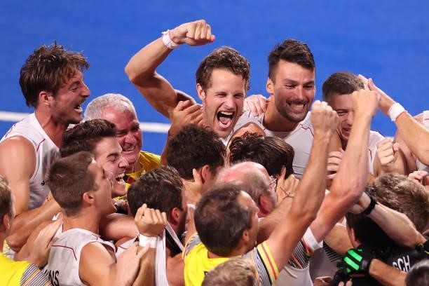 Team Belgium celebrate victory in the Men's Gold Medal match between Australia and Belgium on day thirteen of the Tokyo 2020 Olympic Games at Oi...