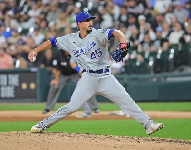 Kyle Zimmer of the Kansas City Royals pitches against the Chicago White Sox at Guaranteed Rate Field on August 03, 2021 in Chicago, Illinois. The...