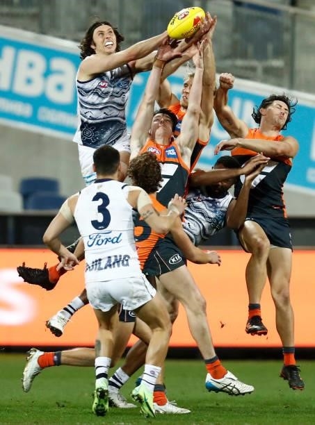 Jack Henry of the Cats attempts to mark the ball in front of Nick Haynes of the Giants during the round 21 AFL match between Geelong Cats and Greater...