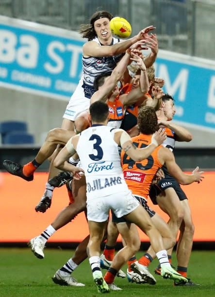 Jack Henry of the Cats attempts to mark the ball in front of Nick Haynes of the Giants during the round 21 AFL match between Geelong Cats and Greater...