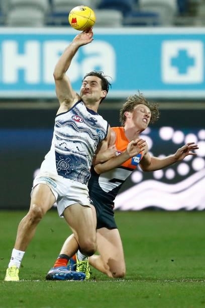 Luke Dahlhaus of the Cats takes a one hand mark during the round 21 AFL match between Geelong Cats and Greater Western Sydney Giants at GMHBA Stadium...