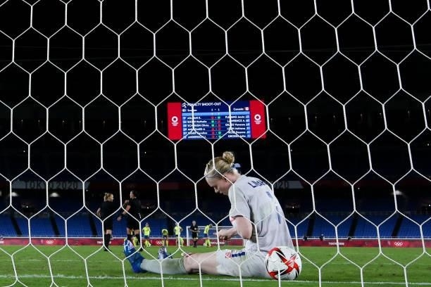 Hedvig Lindahl of Sweden show her dejection and players of Canada celebrate the victory after the penalty shot out of the Olympic women's football...