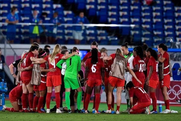 Team of Canada form a huddle during the Tokyo 2020 Olympic Women's Football Tournament Gold Medal match between Sweden and Canada at International...