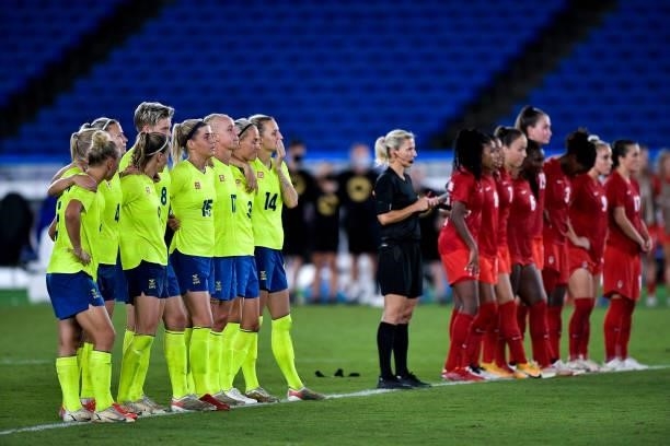 Olivia Schough of Sweden and her team mates line up during the penalty shoot out during the Tokyo 2020 Olympic Women's Football Tournament Gold Medal...