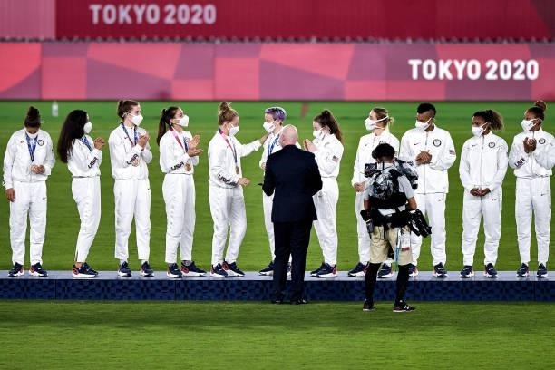 The team of the United States receives the bronze medal during the Tokyo 2020 Olympic Womens Football Tournament Gold Medal match between Sweden and...