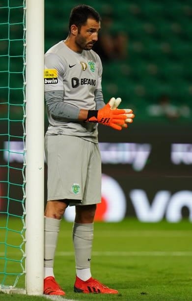 Antonio Adan of Sporting CP looks on during the Liga Bwin match between Sporting CP and FC Vizela at Estadio Jose Alvalade on August 6, 2021 in...