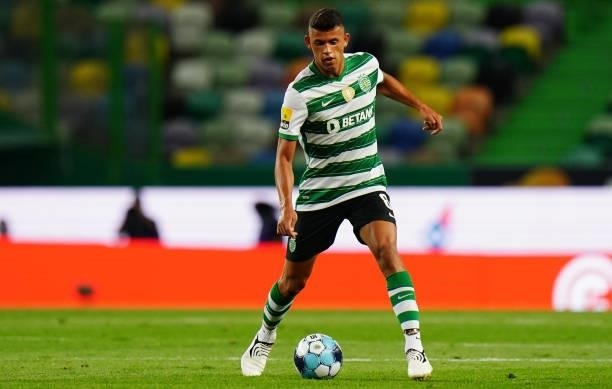 Matheus Nunes of Sporting CP controls the ball during the Liga Bwin match between Sporting CP and FC Vizela at Estadio Jose Alvalade on August 6,...