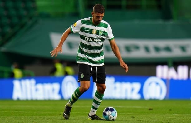 Zouhair Feddal of Sporting CP controls the ball during the Liga Bwin match between Sporting CP and FC Vizela at Estadio Jose Alvalade on August 6,...