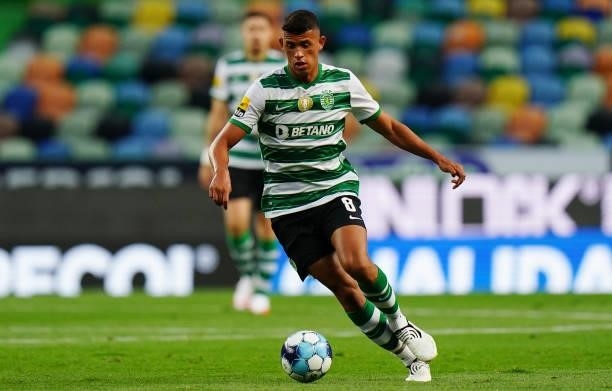 Matheus Nunes of Sporting CP controls the ball during the Liga Bwin match between Sporting CP and FC Vizela at Estadio Jose Alvalade on August 6,...