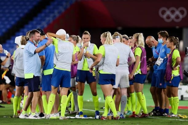 Peter Gerhardsson head coach of Team Sweden talks to players during the Olympic women's football gold medal match between Sweden and Canada at...