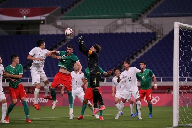 Guillermo Ochoa of Team mexico punches the ball clear during the Men's Bronze Medal Match between Mexico and Japan on day fourteen of the Tokyo 2020...