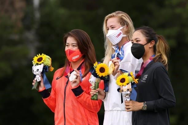 Mone Inami of Team Japan celebrates with the silver medal, Nelly Korda of Team United States celebrates with the gold medal and Lydia Ko of Team New...
