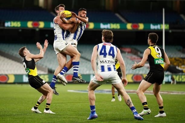 Tarryn Thomas of the Kangaroos marks the ball during the round 21 AFL match between Richmond Tigers and North Melbourne Kangaroos at Melbourne...