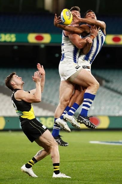 Tarryn Thomas of the Kangaroos marks the ball during the round 21 AFL match between Richmond Tigers and North Melbourne Kangaroos at Melbourne...
