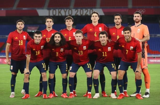 Players of Team Spain pose for a team photograph prior to the Men's Gold Medal Match between Brazil and Spain on day fifteen of the Tokyo 2020...