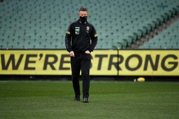 Tigers head coach Damien Hardwick looks on during the round 21 AFL match between Richmond Tigers and North Melbourne Kangaroos at Melbourne Cricket...