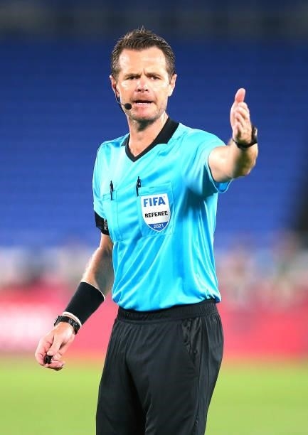 Match Referee, Chris Beath gestures during the Men's Gold Medal Match between Brazil and Spain on day fifteen of the Tokyo 2020 Olympic Games at...