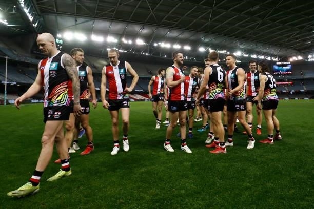 St Kilda players celebrate their win after the round 21 AFL match between St Kilda Saints and Sydney Swans at Marvel Stadium on August 07, 2021 in...