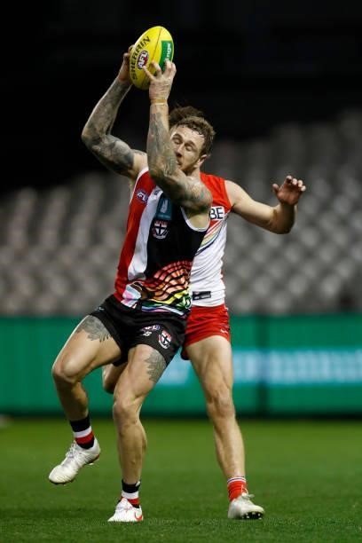 Tim Membrey of the Saints marks the ball during the round 21 AFL match between St Kilda Saints and Sydney Swans at Marvel Stadium on August 07, 2021...