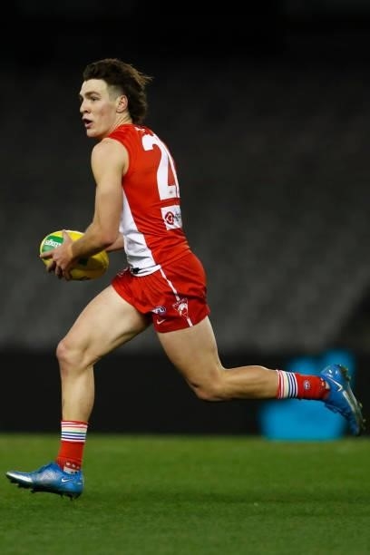 Errol Gulden of the Swans runs with the ball during the round 21 AFL match between St Kilda Saints and Sydney Swans at Marvel Stadium on August 07,...