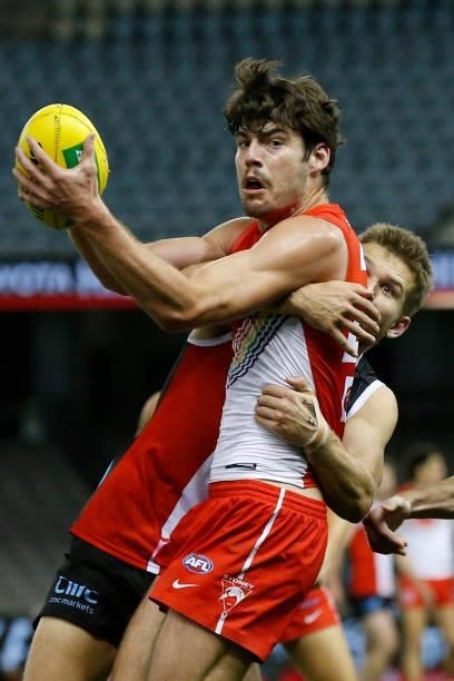 Dan Butler of the Saints tackles George Hewett of the Swans during the round 21 AFL match between St Kilda Saints and Sydney Swans at Marvel Stadium...
