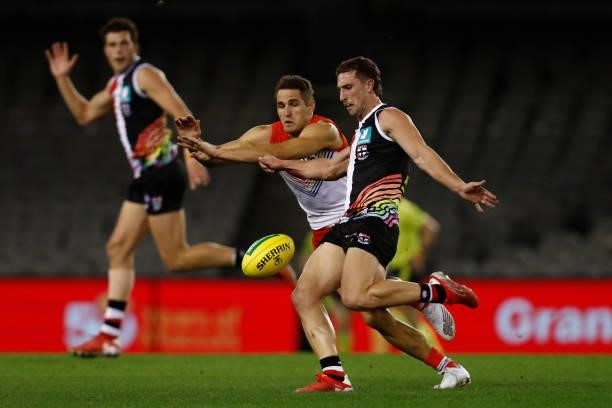 Luke Dunstan of the Saints kicks the ball during the round 21 AFL match between St Kilda Saints and Sydney Swans at Marvel Stadium on August 07, 2021...